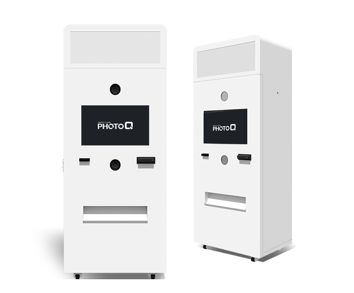 기기의 측면과 정면 사진(상단부터 01조명, 02사용카메라, 03디스플레이, 02사용카메라, 04사진 전용프린터, 05철제하우징)